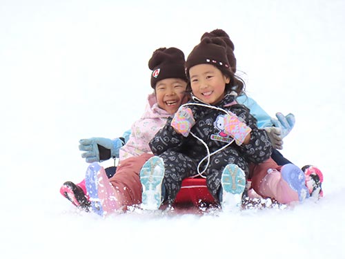 雪遊び